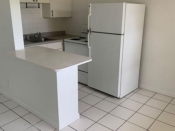 4th image of 901 NE 16th Ave APT 12