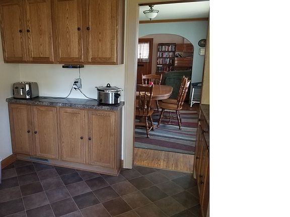 4th image of 926 Warren St