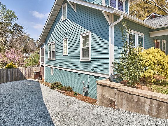 5th image of 2202 Chapel Hill Rd