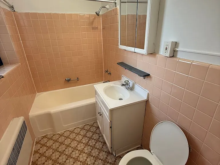 Granville Apartments — Photo 48
