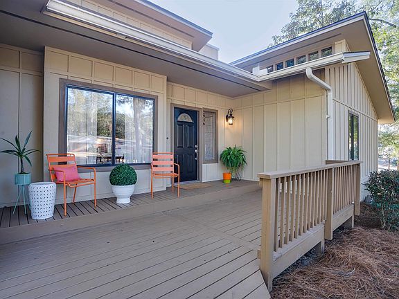 3rd image of 2946 Foxcroft Dr