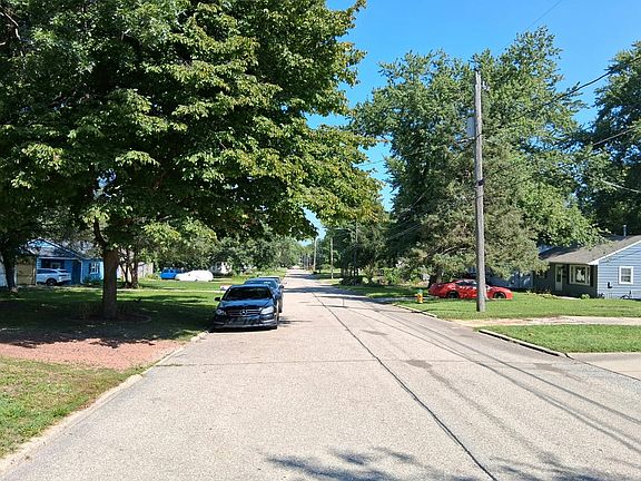 4th image of 3900 53rd St