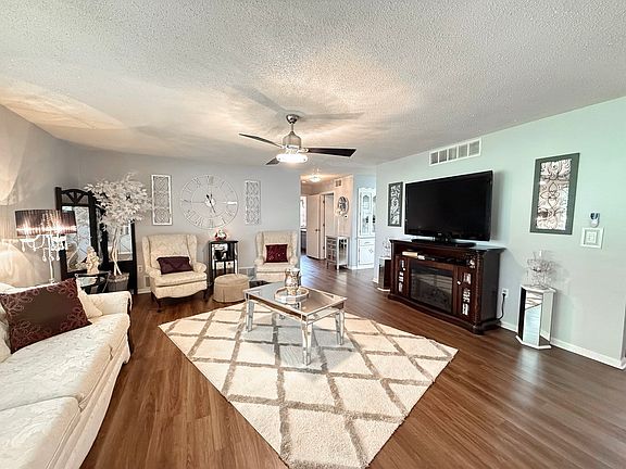 5th image of 100 N Hickory St