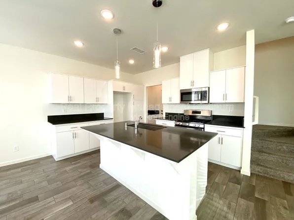 730 N Bliss Ln, Clovis, CA 93611