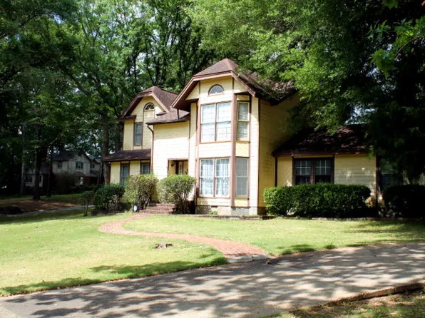 301 Wimbledon Dr, Enterprise, AL 36330