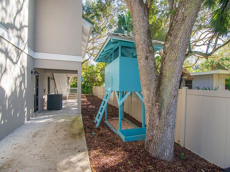 9415 Periwinkle Dr — Photo 21