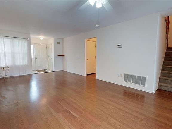 3rd image of 3002 Jockey Hollow Dr