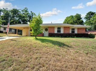 211 Sheridan Dr, Palestine, TX 75801