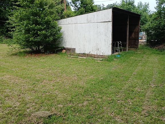 5th image of 620 Sandy Ln