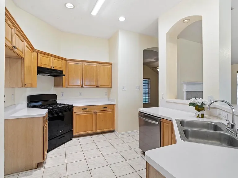 21107 Stoney Haven Dr — Photo 12