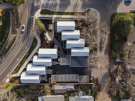 4th image of 909 Redfern Rd #2