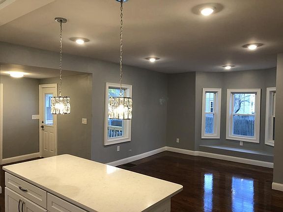 4th image of 15 Brackett St