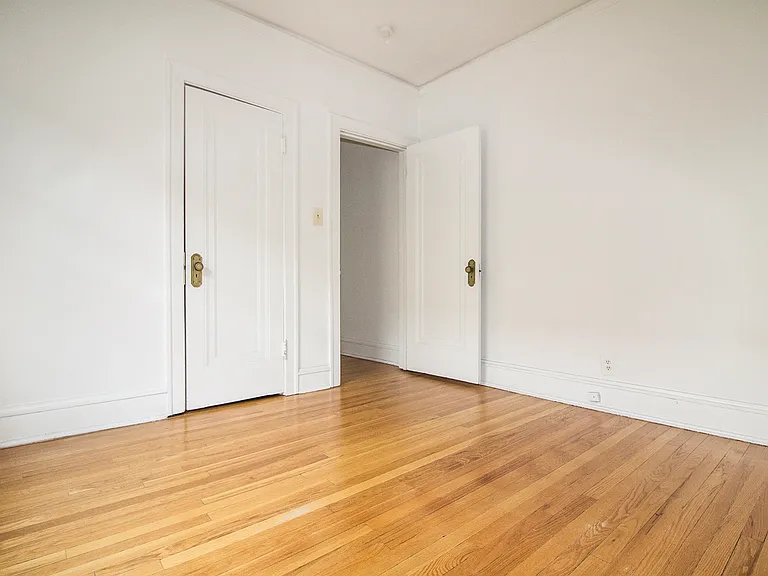 534 - Bedroom