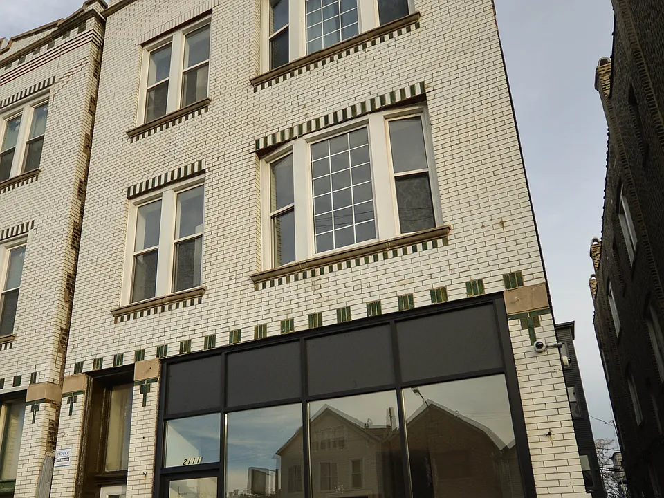 2111 N Western Ave #2F