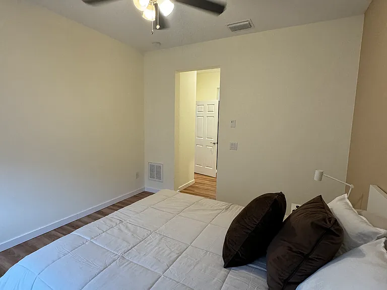 5235 NW 33rd Pl — Photo 2