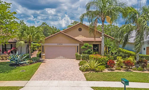 11204 Clover Leaf Cir Photo 1