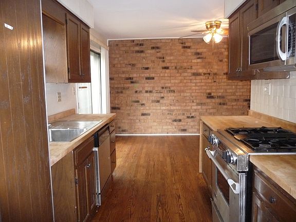 5th image of 2S612 Avenue Chateaux N