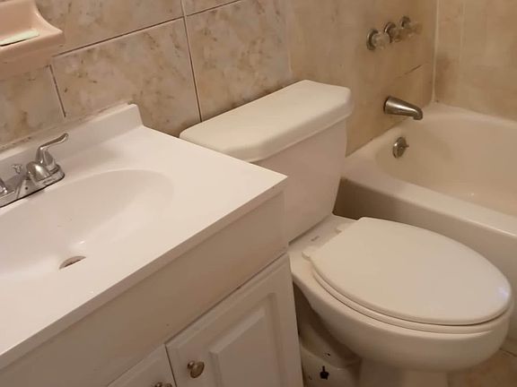 5th image of 2320 NW 102nd St #1