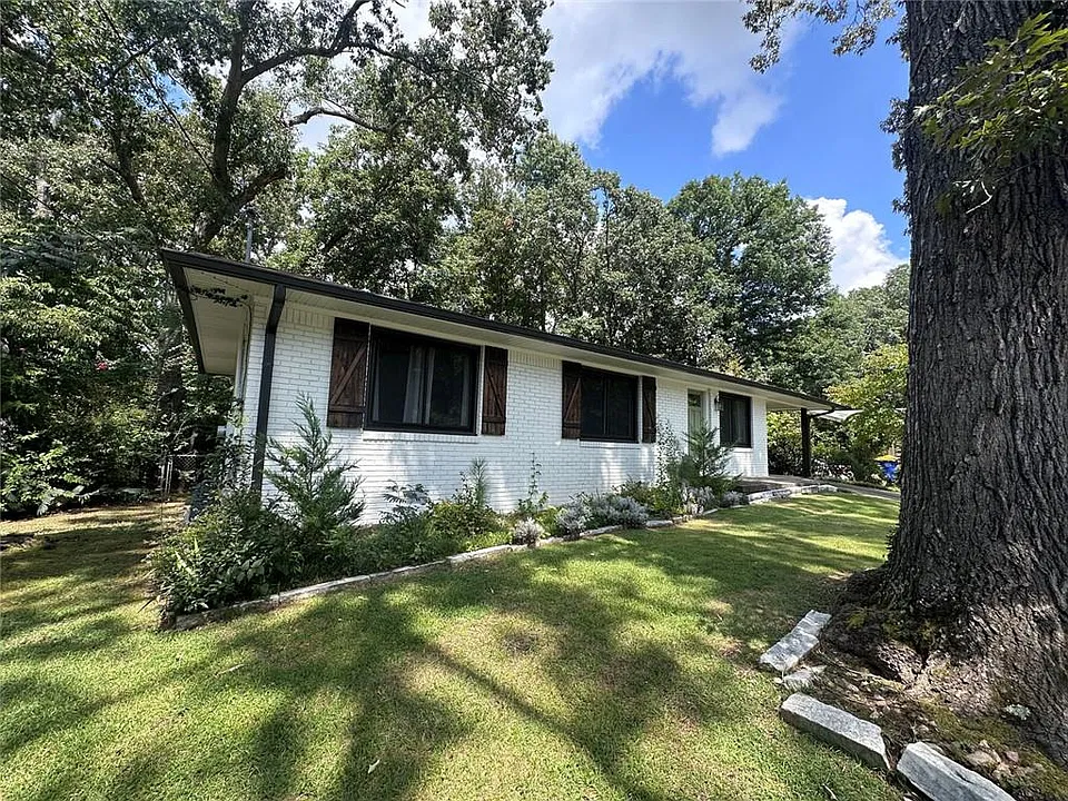 2498 Lakewood Dr NW