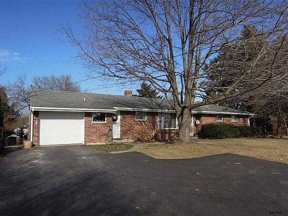3rd image of 216 E King St