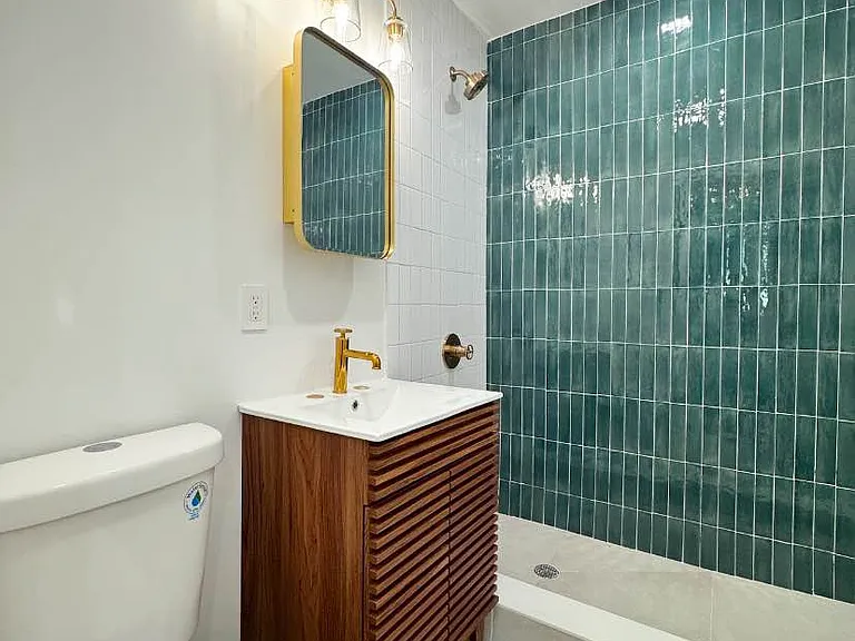 16 Howard Ave #2A — Photo 9