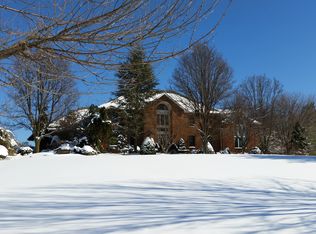 16 Notting Hill Ct, Manalapan, NJ 07726