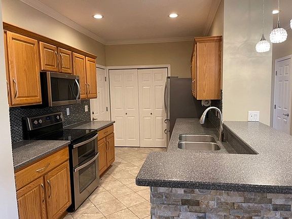 3rd image of 3804 Thornhill Cir