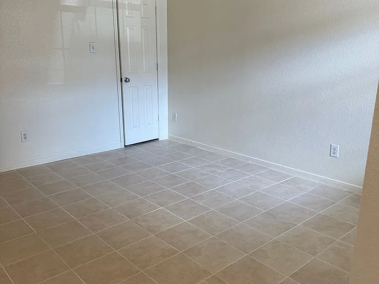 2926 Meadowglen Crst — Photo 9