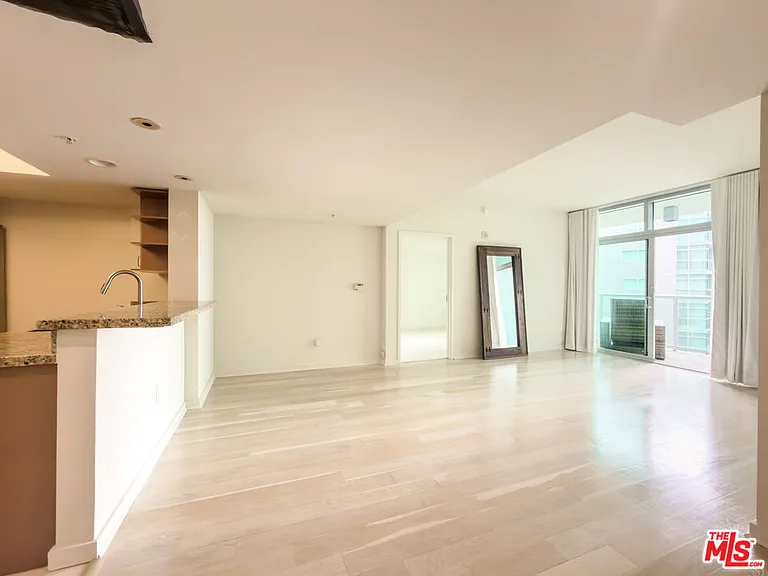 13700 Marina Pointe Dr #1626 — Photo 4