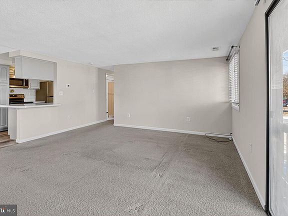 5th image of 592 Glen Ct