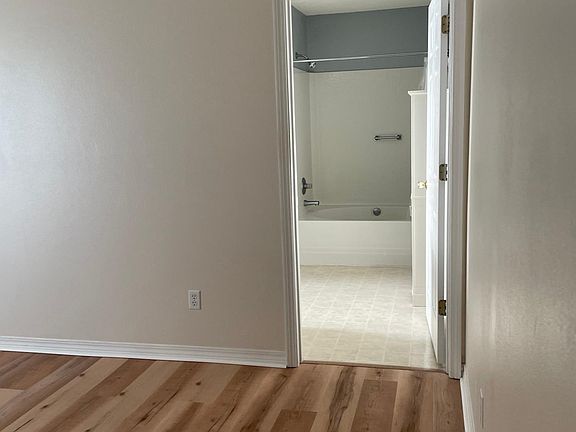 3rd image of 1000 Antigua Cir