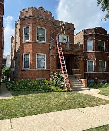 3rd image of 3330 N Hamlin Ave