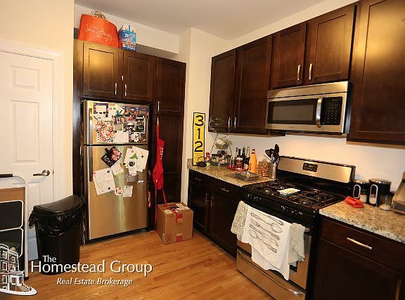 3rd image of 2506 W Argyle St #Three