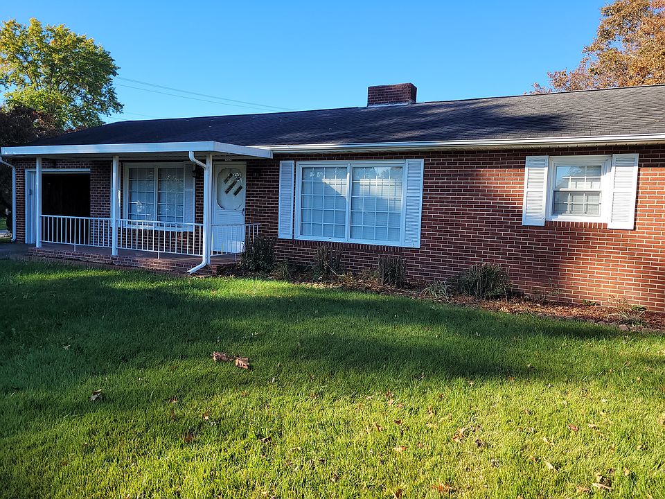 1st image of 410 Robin Cir