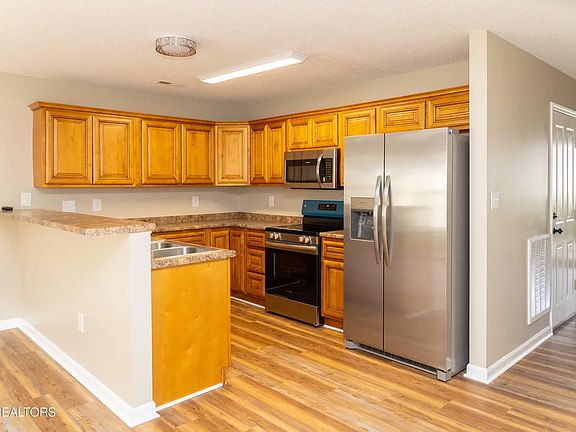All new appliances in kitchen. Breakfast bar for additional seating.