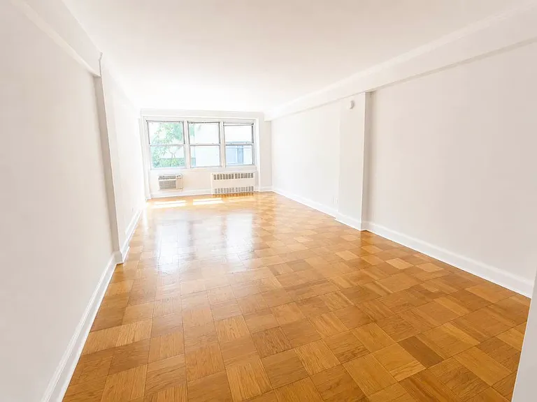 204 E 77th St #3C — Photo 1