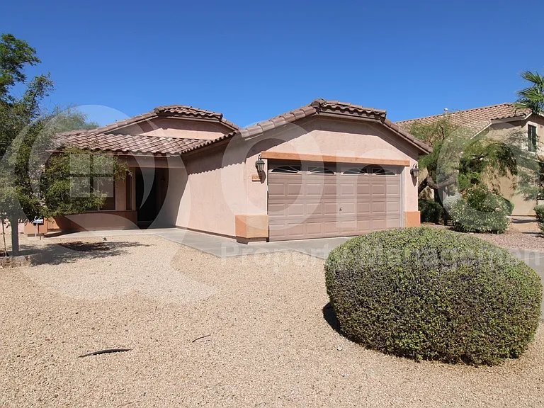 3292 E San Angelo Ave — Photo 2