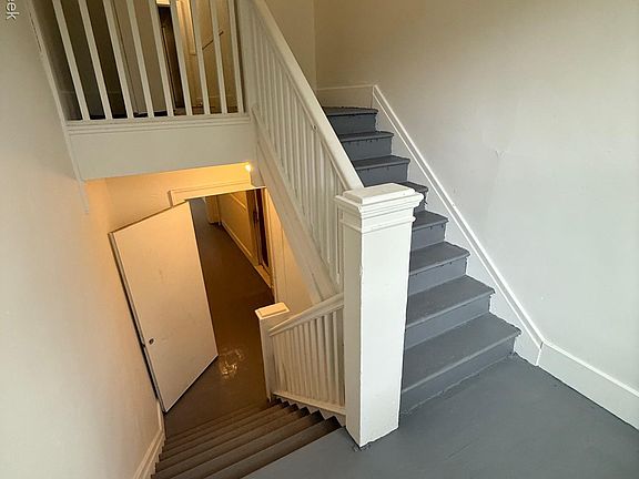 5th image of 98 S Edith St