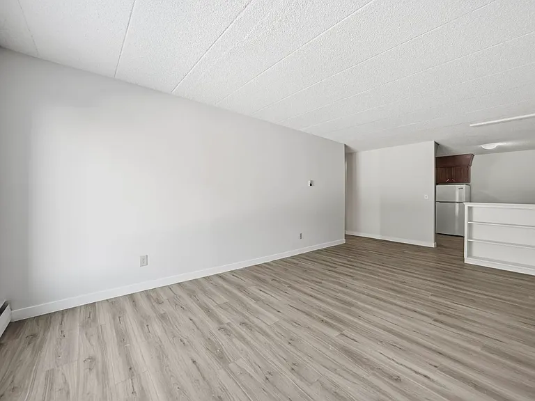27 Vaughn St — Photo 13