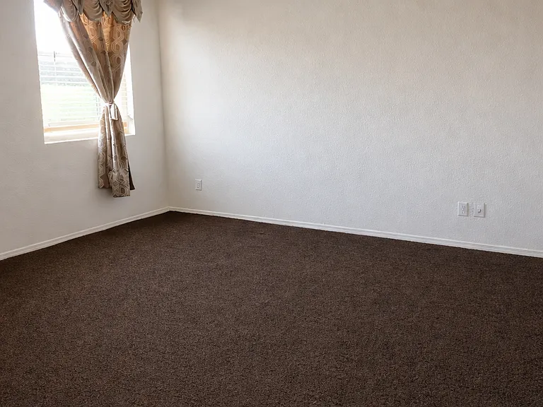 2/3 bedroom upstairs