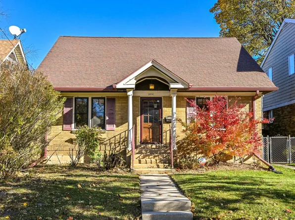 4620 North Ironwood LANE, Glendale, WI 53209