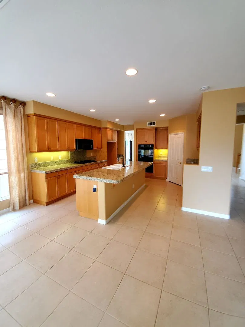 Gorgeous Mid-Term Rental Avail Now! Office /Loft/ Great Room / 3,442 Sq. Ft. — Photo 2