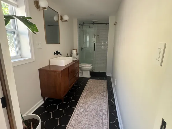 (undisclosed Address), Saratoga Springs, NY 12866