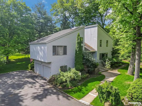 18 Mission Way, Tenafly, NJ 07670