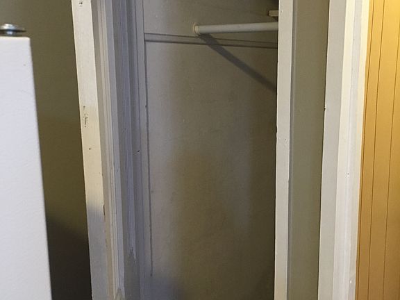1644-A Market coat closet_03262016