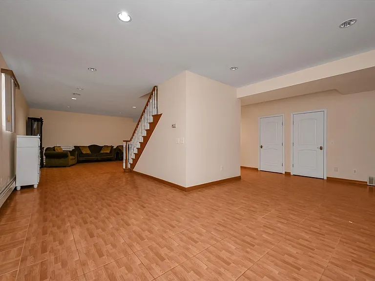 77-16 Kew Forest Ln — Photo 18