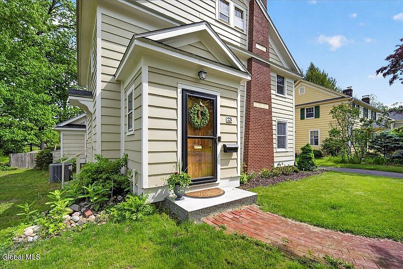3rd image of 23 Herber Avenue
