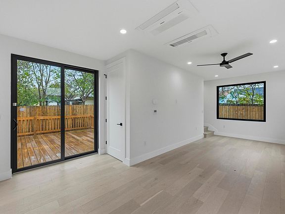 5th image of 802 Philco Dr #2