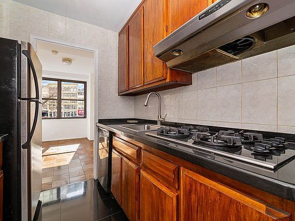 5th image of 7 E 14th St APT 310