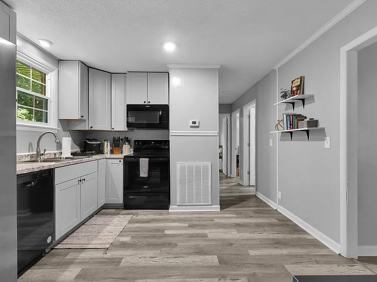 623 Lafayette Rd — Photo 12